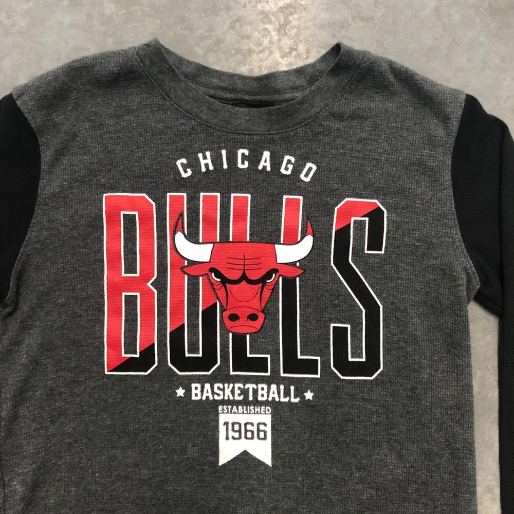 NBA Chicago Bulls Boys Thermal Shirt Large 14/16 Grey Black Long Sleeve - Picture 3 of 5